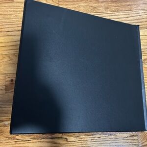 New heavy duty Avery durable binder. Metal one touch EDZ ring. 725 sheets hold
